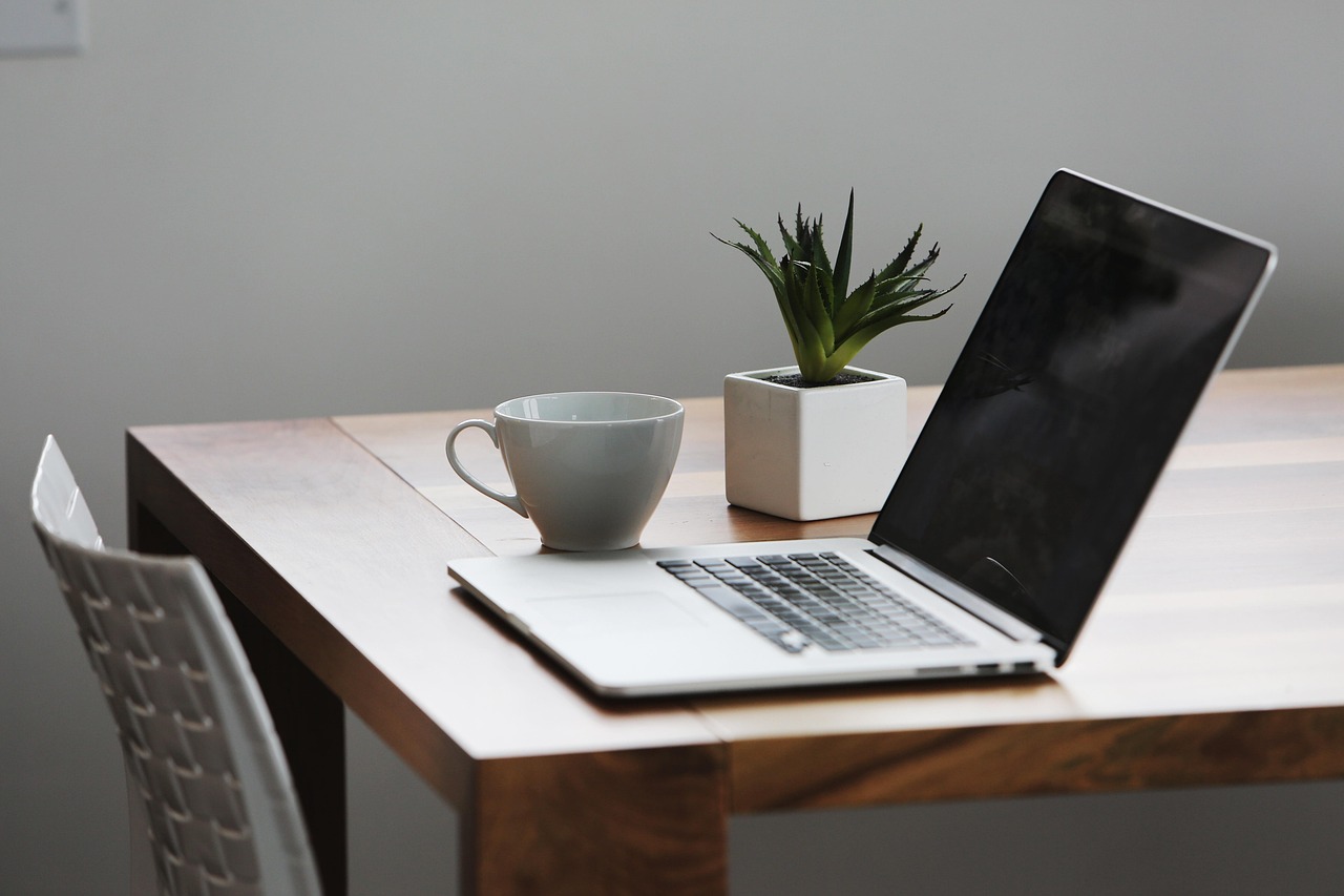 laptop, macbook, computer, business, office, desk, coffee cup, table, coffee, cup, mug, gray busines